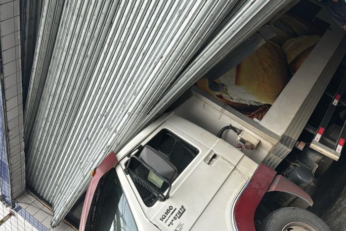 CONSERTO DE PORTAS 19 Portão de aço de enrolar automático e correr