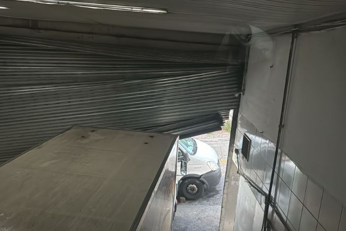 CONSERTO DE PORTAS 15 Portão de aço de enrolar automático e correr